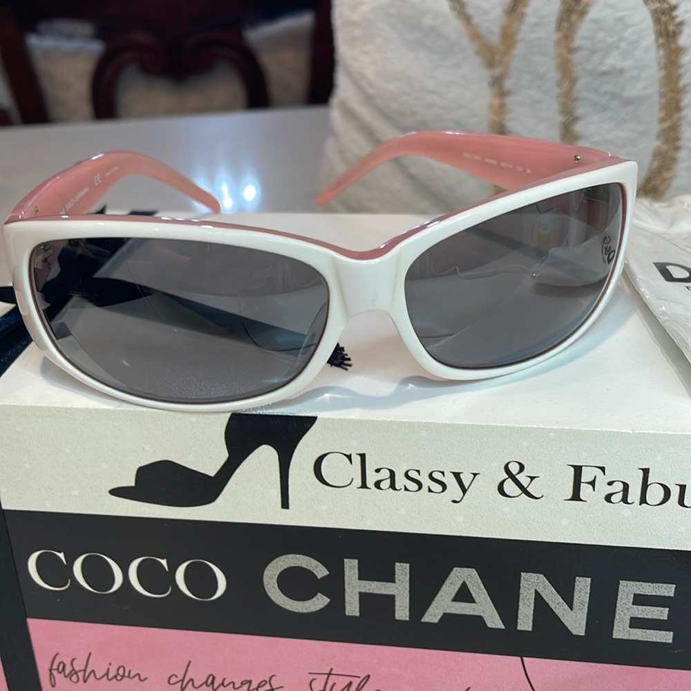D&G White and Pink Women's Sunglasses - Picture 2 of 16